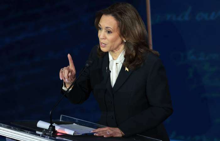 Камала Гарріс звинуватила Трампа у приховуванні інформації про стан свого здоров’я