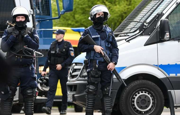 У Варшаві пройшла операція контртерористичних служб: українцям погрожували зброєю