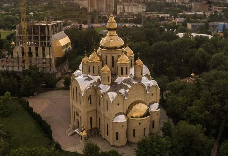 У Черкасах штурм собору набирає обертів