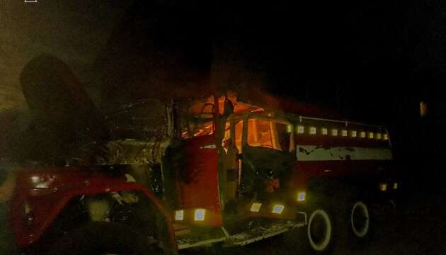 На Сумщині в результаті повторного обстрілу РФ був пошкоджений пожежний автомобіль