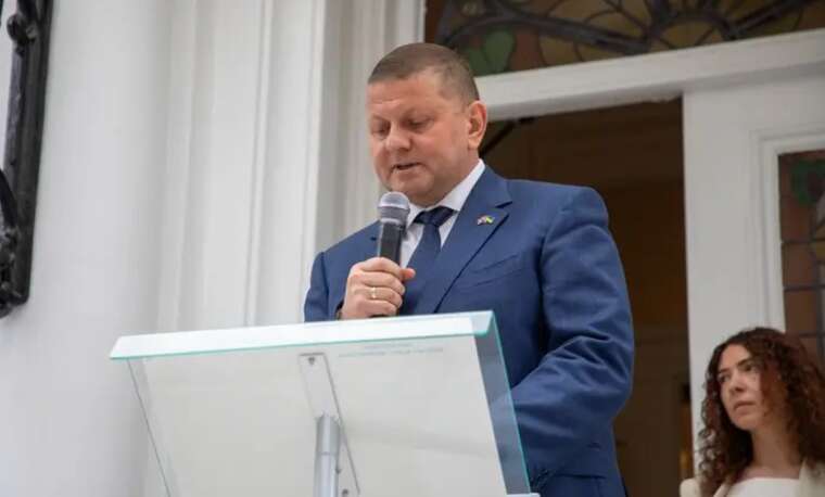 Залужний висловився щодо прогнозів у війні: Не слухайте бродячих експертів