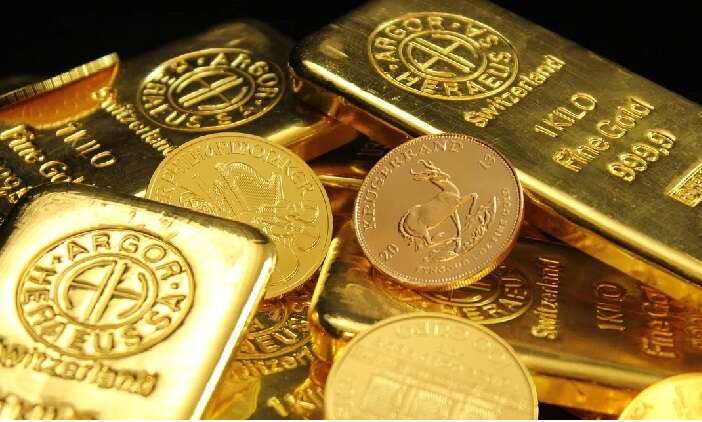 Стоимость золота впервые в истории превысила 2700 долларов за унцию