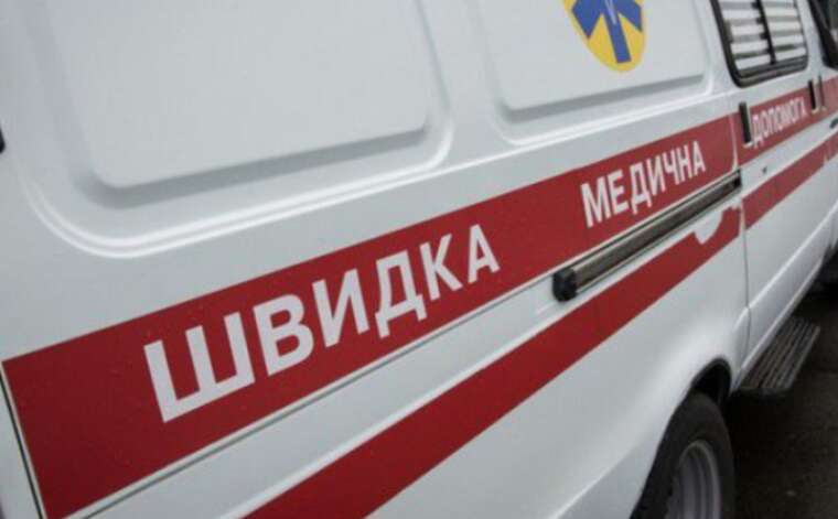 В столице обломки БпЛА ранили женщину и повредили автомобили