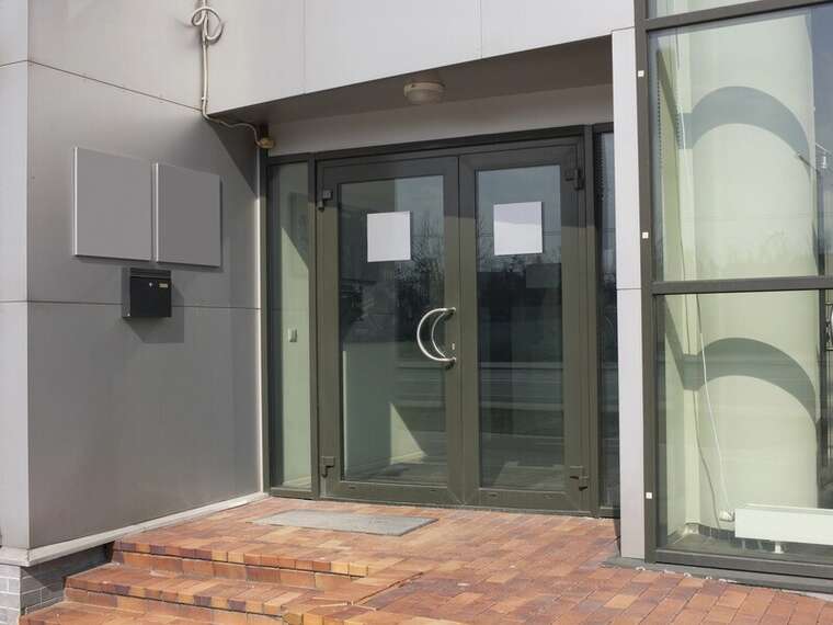 В Одесі чоловік курив із пляшки прямо в ТЦК: у мережі з’явилося відео