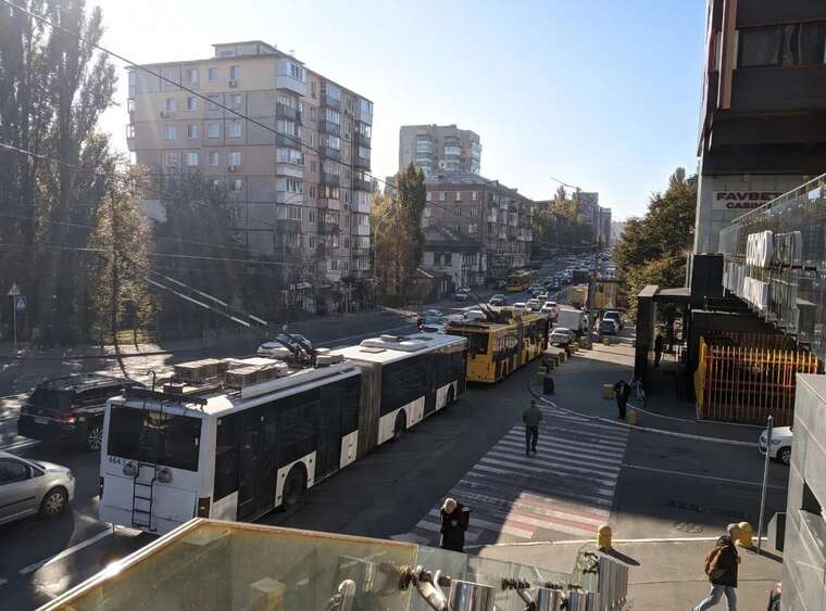 У ДТП в Солом’янському районі загинула 72-річна пасажирка: п’ятеро осіб травмовано