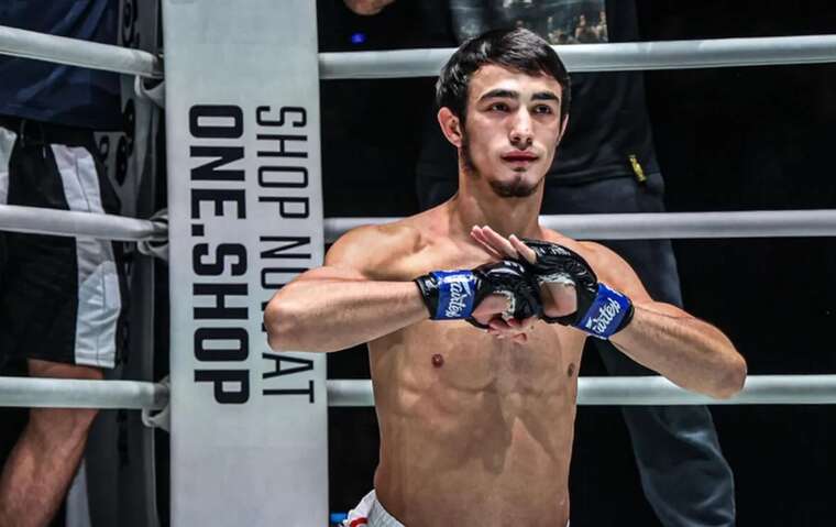 Российский боксер ногой в голову нокаутировал соперника: был дисквалифицирован пожизненно