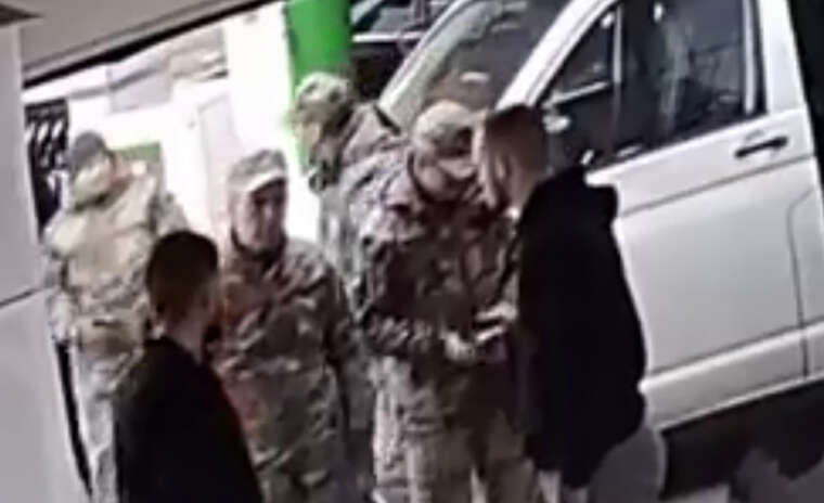 ТЦК провели рейд на автомийці в Черкасах