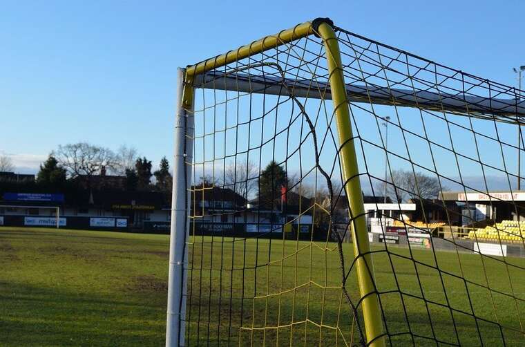 На Волині футбольні ворота впали на 18-річного юнака: його шпиталізували