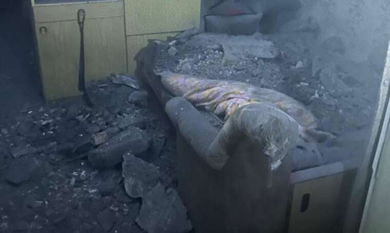 В Херсоне утром снаряд попал в многоквартирный дом