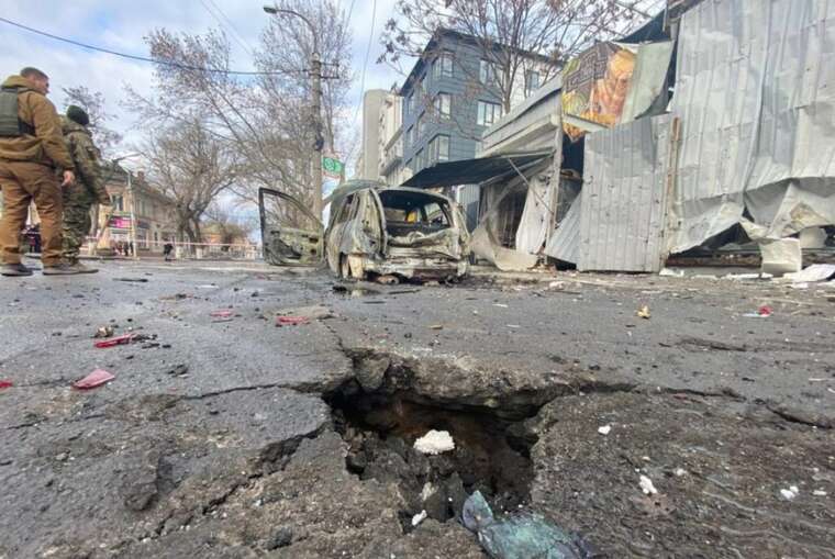 Оккупанты обстреляли Центральный район Херсона: есть погибший и пострадавший