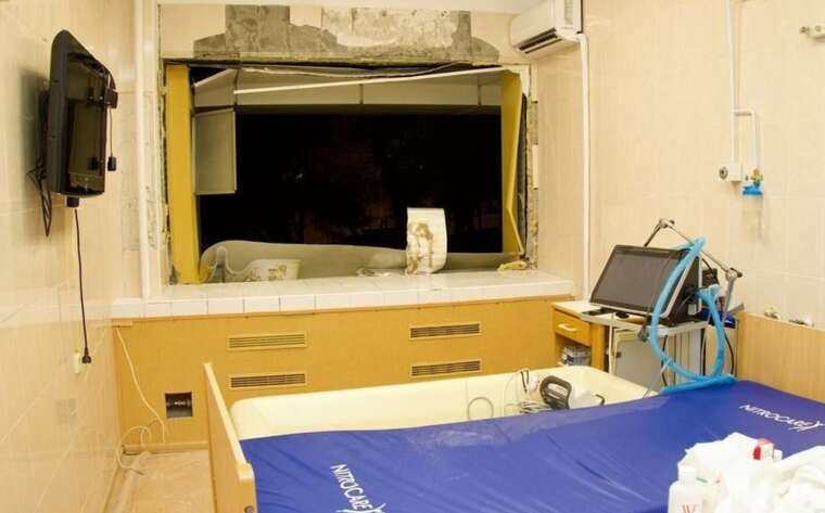 Нейрохирург показал последствия российского удара по больнице в Днепре 25 октября