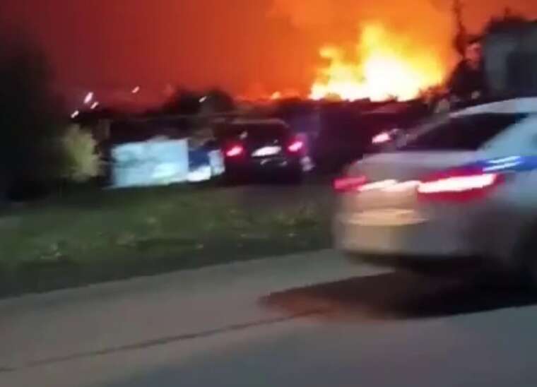 В Воронежской области РФ горит спиртзавод в Новохопёрске