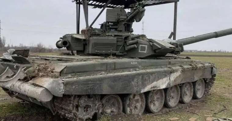 Українські бійці захопили один із найкращих російських танків Т-90С