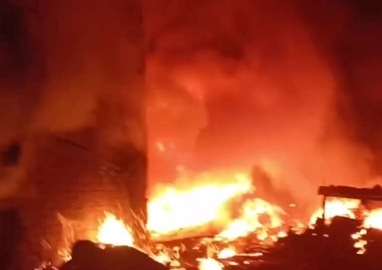 Удар по Кривому Розі: пошкоджено триповерхову житлову будівлю, повідомляють про пожежу