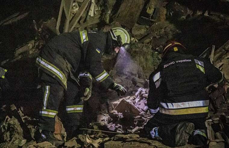 В ГСЧС опубликовали фото последствий авиудара РФ по Харькову этой ночью