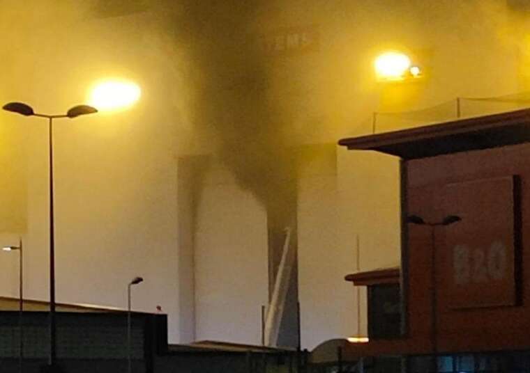 У Великій Британії на верфі для ядерних підводних човнів сталася велика пожежа