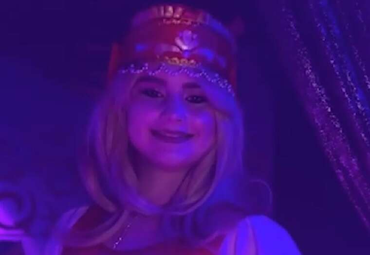 В российском Челябинске стриптизёрш одели в сарафаны и кокошники после визита мэра