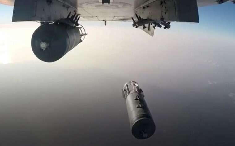 Біля Бєлгорода російські пілоти знову впустили бомбу