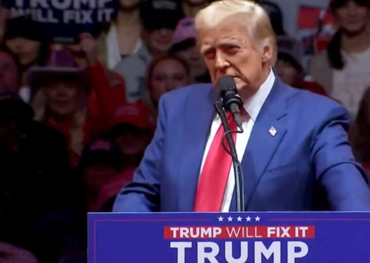 Трамп планує дати інтерв’ю Такеру Карлсону