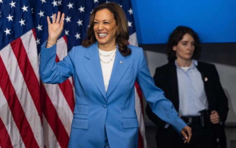 Харрис обходит Трампа в четырех «колеблющихся» штатах