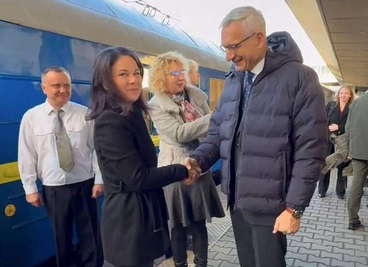 Глава МЗС Німеччини Бербок прибула з візитом до Києва