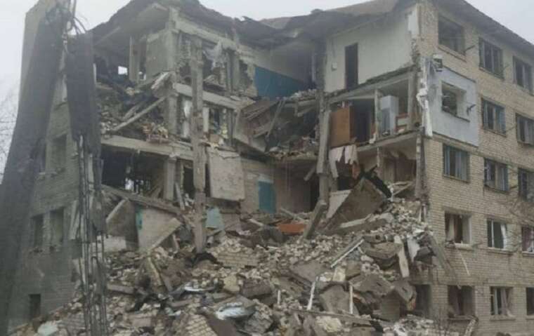 Оккупанты нанесли удар по жилому дому в Харьковской области: погибли трое людей