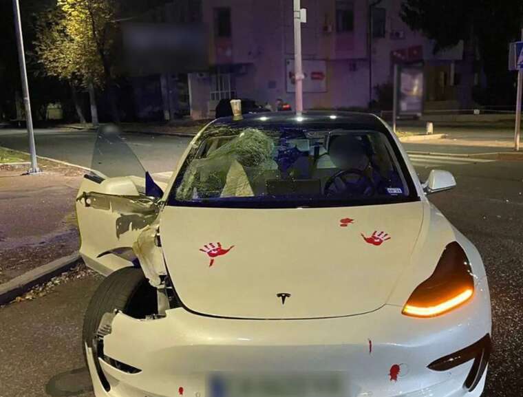 У Черкасах Tesla на смерть збила 18-річного студента на пішохідному переході