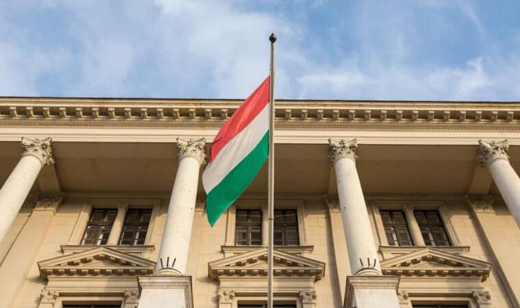 Угорщина знову продовжила НС через війну в Україні