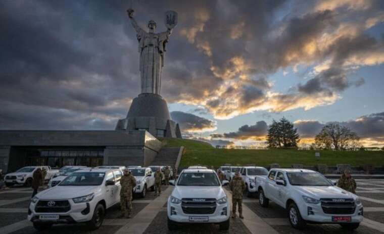 Украина получила от Литвы более 200 автомобилей и 240 минных детекторов