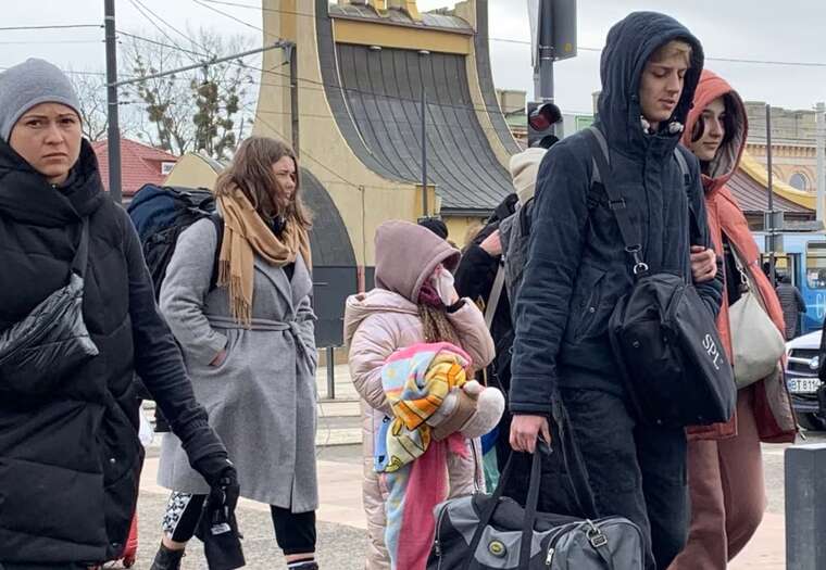 Украинские переселенцы вынуждены возвращаться в оккупацию из-за проблем с жильем