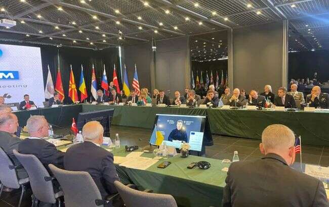 В МО призвали Восточную Европу создать "Гуманитарный щит" над западом Украины