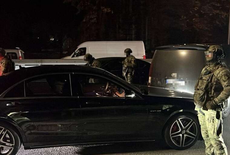 У Полтаві затримали трьох людей, які побили хлопця в ресторані