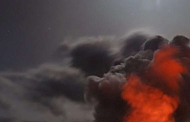 В РФ в Саратові після атаки БПЛА сталася пожежа в районі нафтопереробного заводу