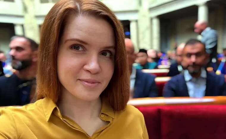 Безугла вирішила "збільшити" кількість підписників, пообіцявши фото на "хтивий понеділок"