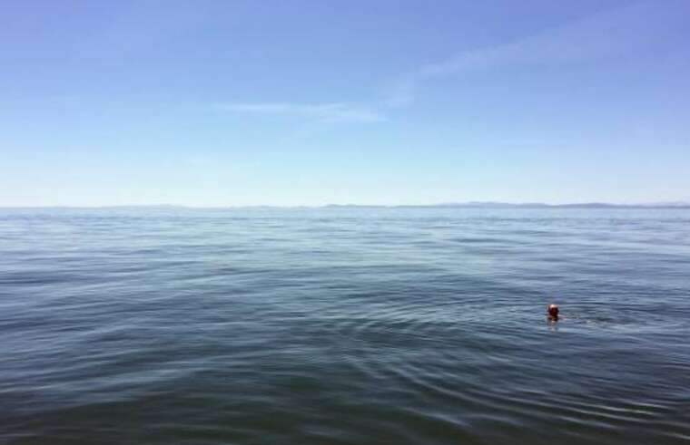 Біля узбережжя Австралії чоловік провів майже 20 годин, дрейфуючи в морі