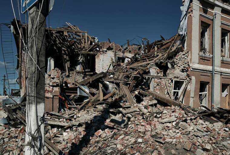 У зруйнованому окупантами Вовчанську залишаються 30-40 жителів