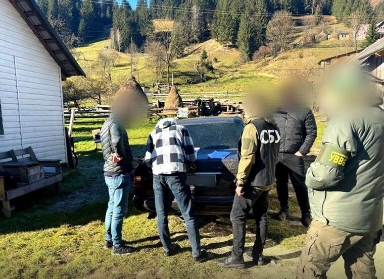 На Прикарпатті викрили трьох спільників, яких підозрюють у переправленні ухилянтів до Румунії