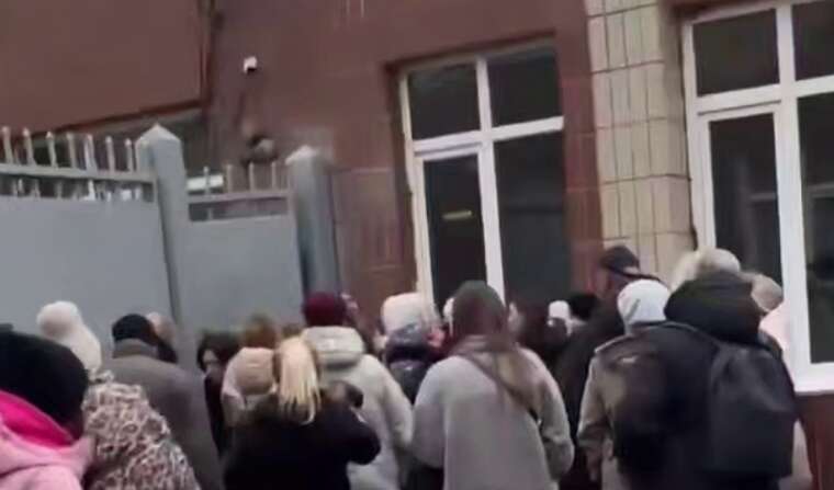 У Києві родичі примусово мобілізованих перекривали в’їзд до ТЦК