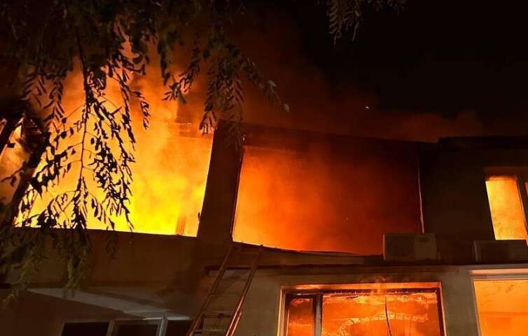 Унаслідок атаки РФ по Одесі зруйновано автосалон