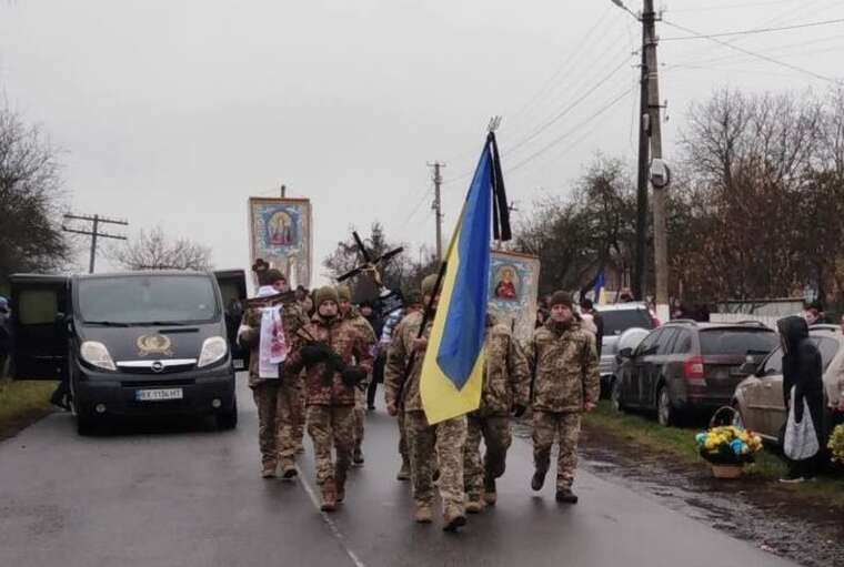 На Хмельниччині відбулося прощання з військовим, який загинув у боях поблизу Авдіївки