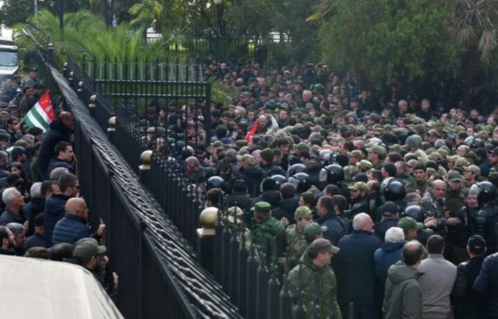 Протести в Абхазії: опозиція припиняє переговори з владою