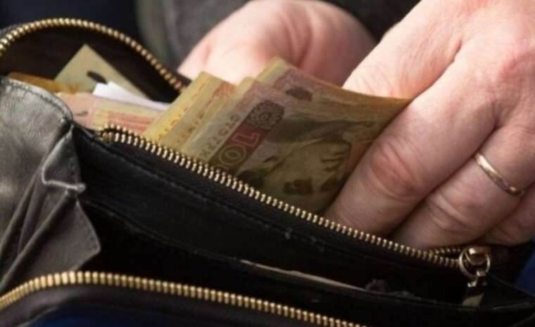 Зеленський: На 2025 рік забезпечені пенсії та зарплати для працівників держсектору