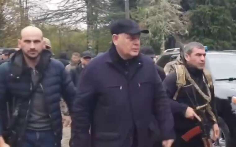 «Президент» невизнаної республіки Абхазія зустрівся з жителями після протестів