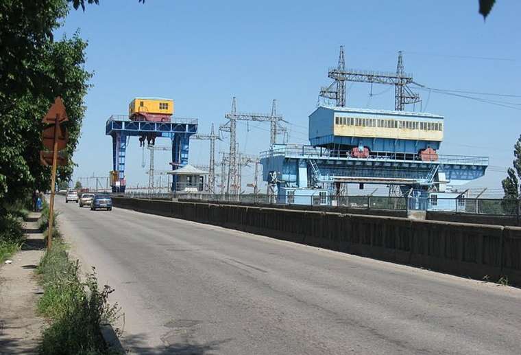 In the coming hours, after the destruction of the local hydroelectric power plant, Kremenchuk faces the threat of flooding