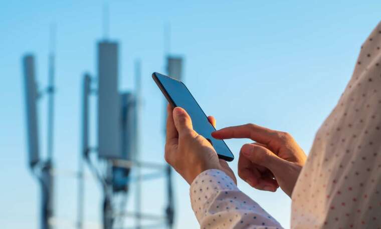 Кияни повідомляють, що під час ранкових відключень електроенергії також зникає мобільний інтернет