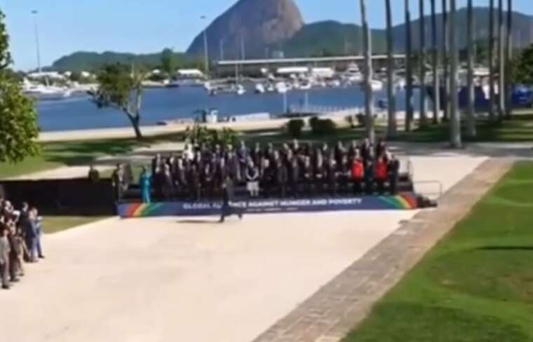 На саміті G20 в Бразилії Макрон потиснув руку Лаврову