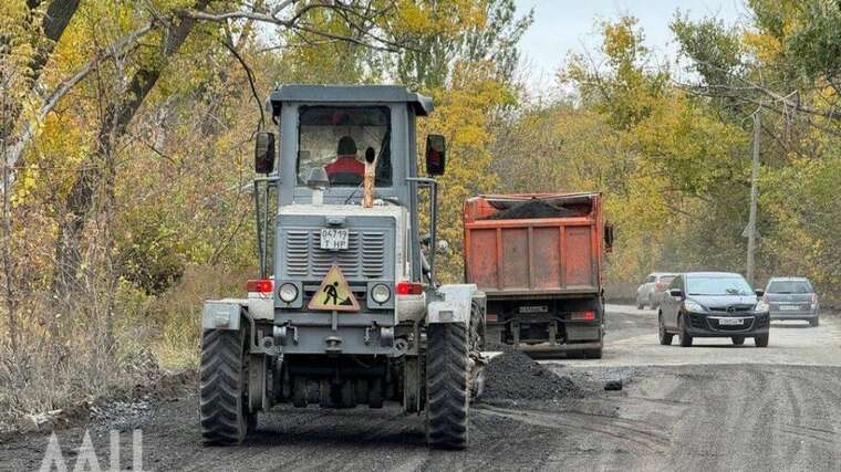 Загарбники приступили до ремонту дороги, що з’єднує Новоазовськ і Маріуполь