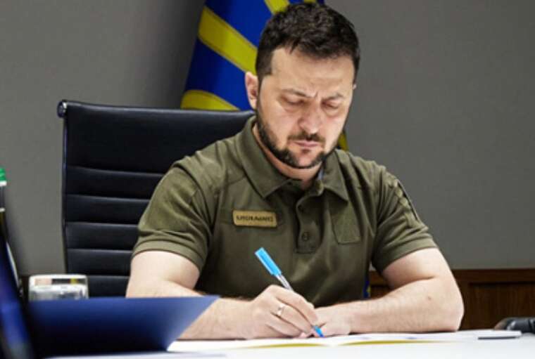 Зеленський підписав указ про позбавлення 34 зрадників країни державних нагород