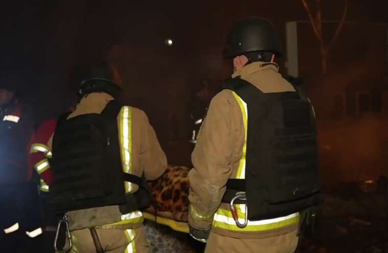 ДСНС опублікувала відео розбору завалів у Сумах після атаки РФ