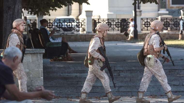 In the occupied Sevastopol, the Russians have set up firing points at a recreation center